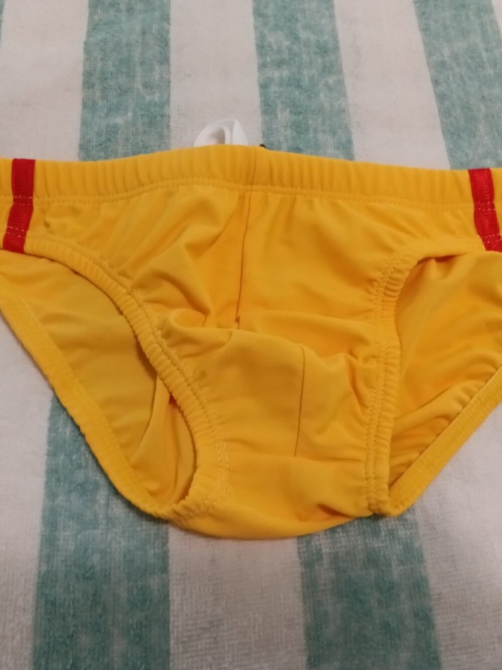 NWT "BOYTHOR" YELLOW RACING BRIEF WITH 1 1/2" Sides, ASIAN SIZE "L", Est. 28-30"